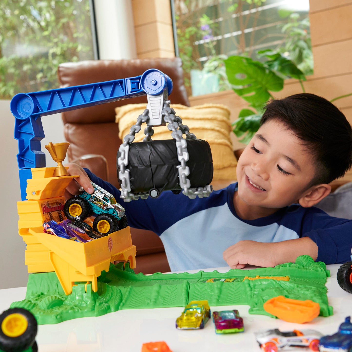 Hot Wheels Monster Trucks Arena Smashers Rhinomite Chargin' Challenge Playset