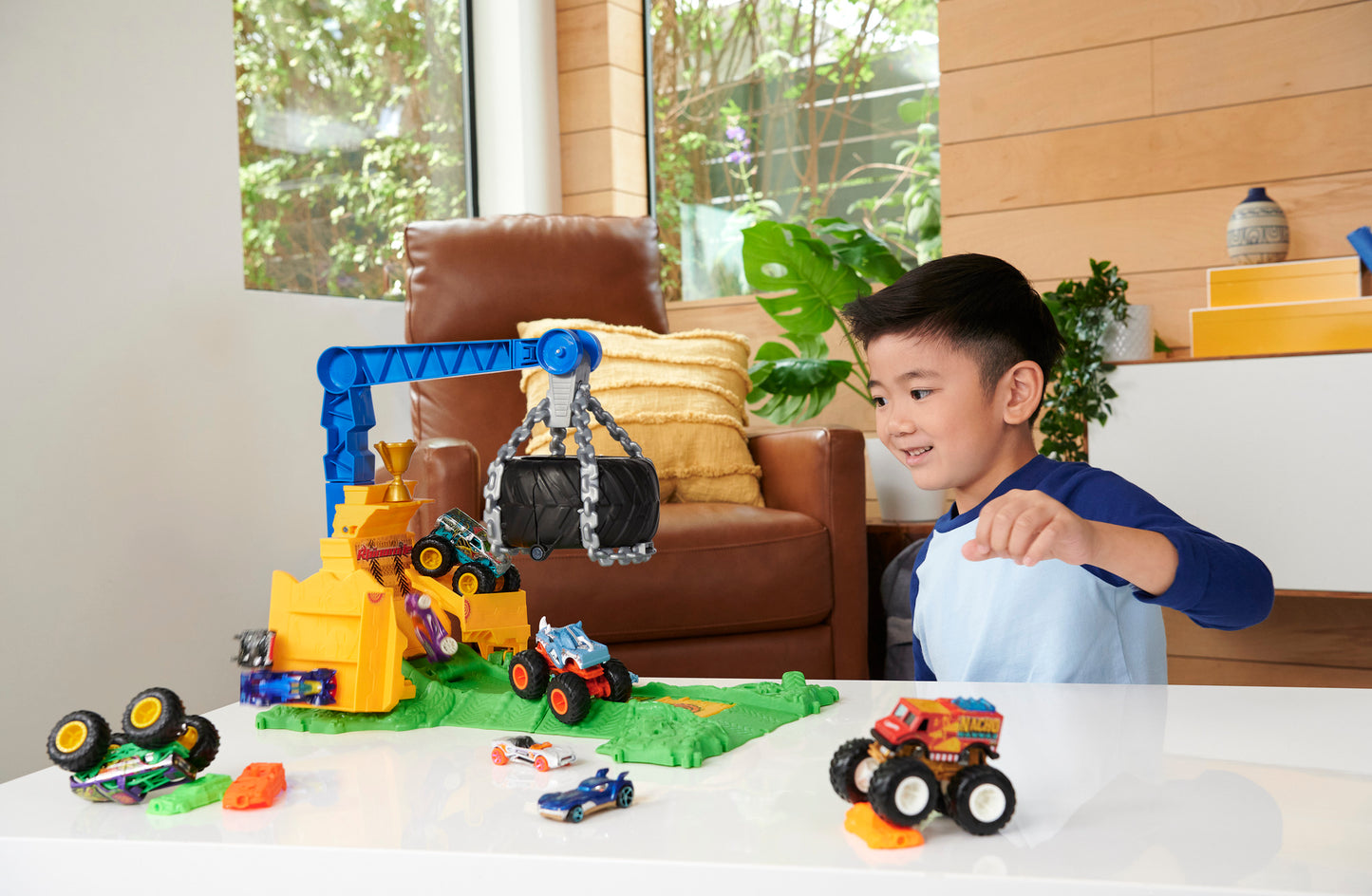 Hot Wheels Monster Trucks Arena Smashers Rhinomite Chargin' Challenge Playset