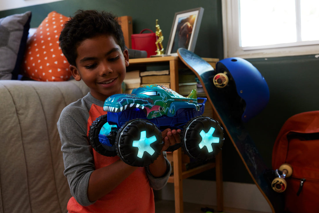 Hot Wheels Monster Trucks 1:15 Scale Mega-Wrex Alive Remote-Control Vehicle, Battery-Powered RC with Interactive Lights & Sounds