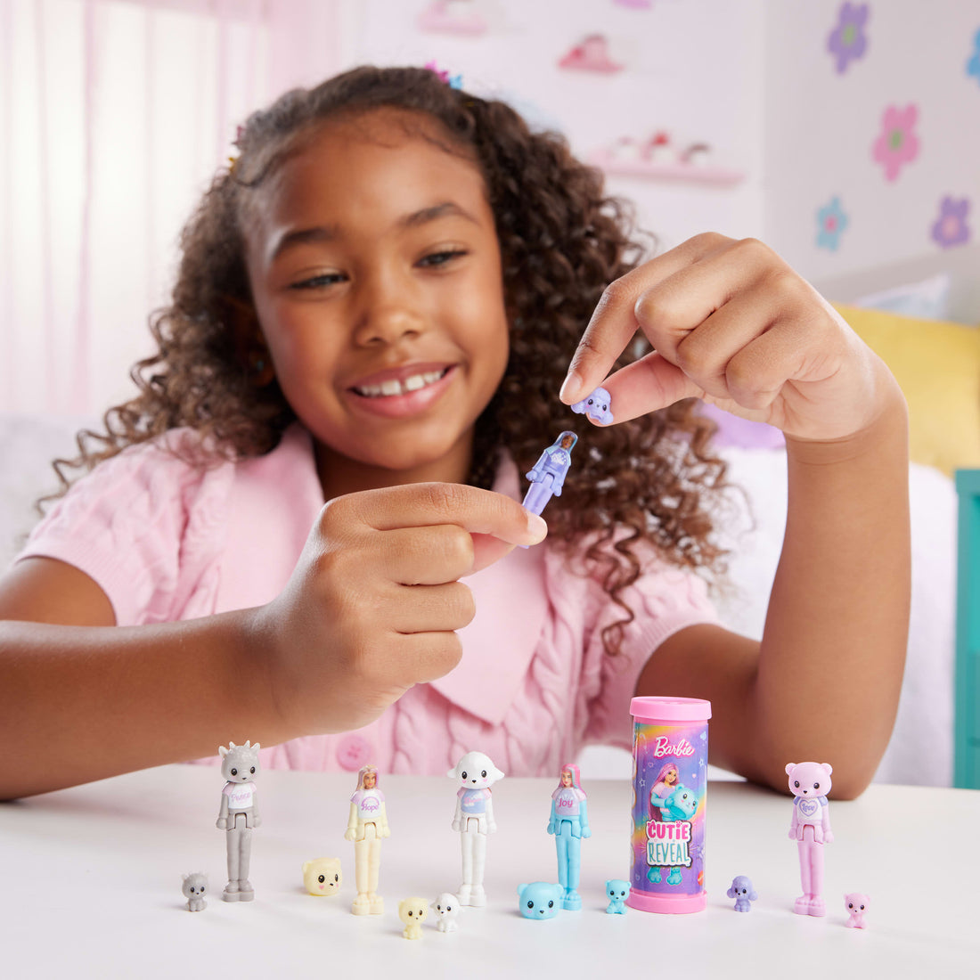 Barbie Mini BarbieLand Cutie Reveal Doll & Pet, 1.5-inch Cozy Cute Tees Series (Styles May Vary)