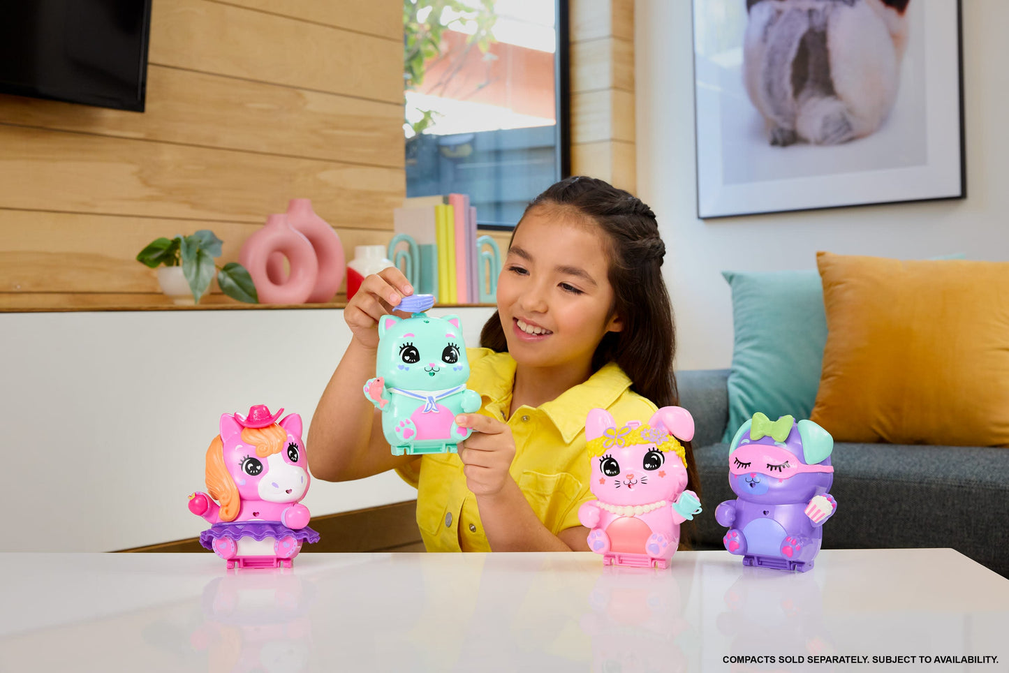 Polly Pocket Set Sail Kitty Compact Playset with 1 Micro Doll and Pet Cats, Travel Toy with Food & Styling Accessories