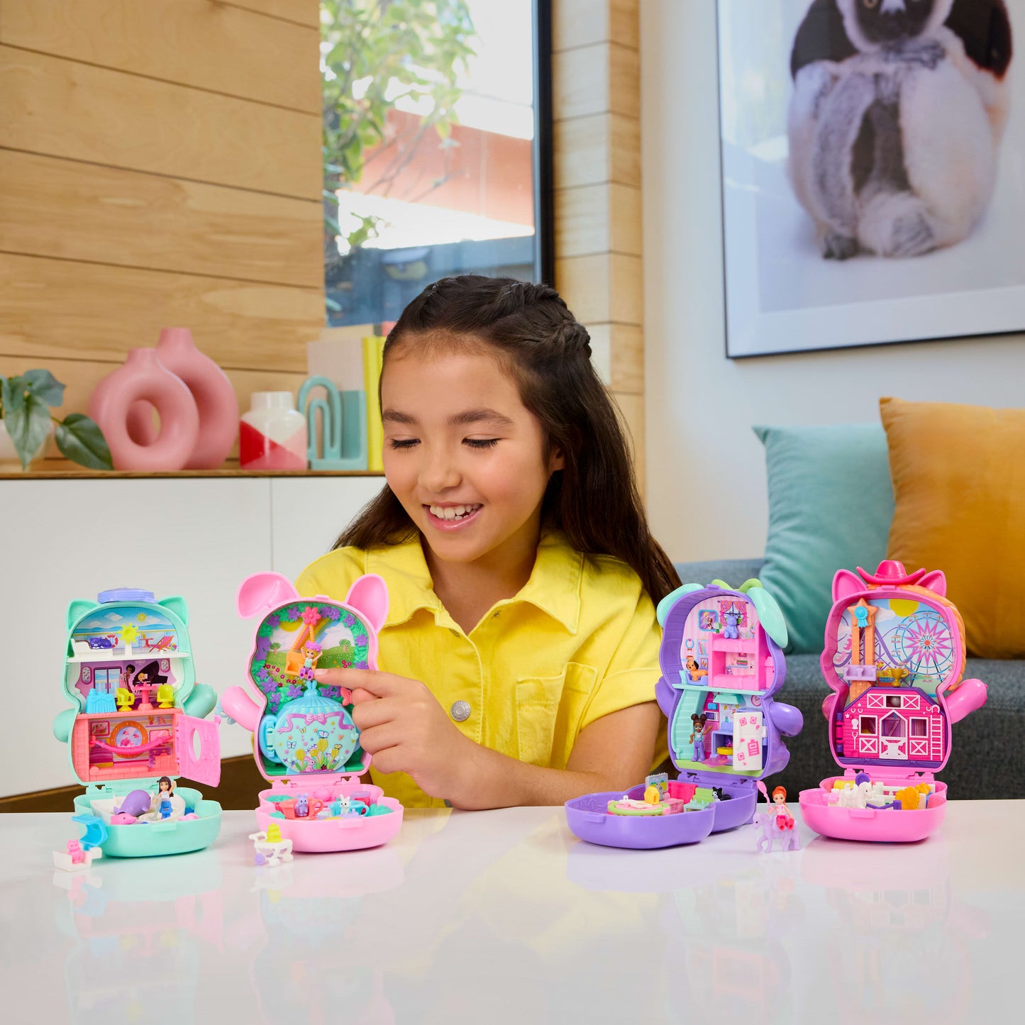 Polly Pocket Set Sail Kitty Compact Playset with 1 Micro Doll and Pet Cats, Travel Toy with Food & Styling Accessories
