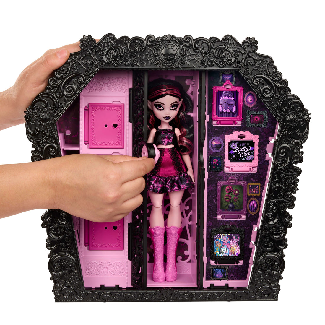 Monster High Skulltimate Secrets Ultimate Skulltimate Playset With Draculaura Doll & 40 Accessories
