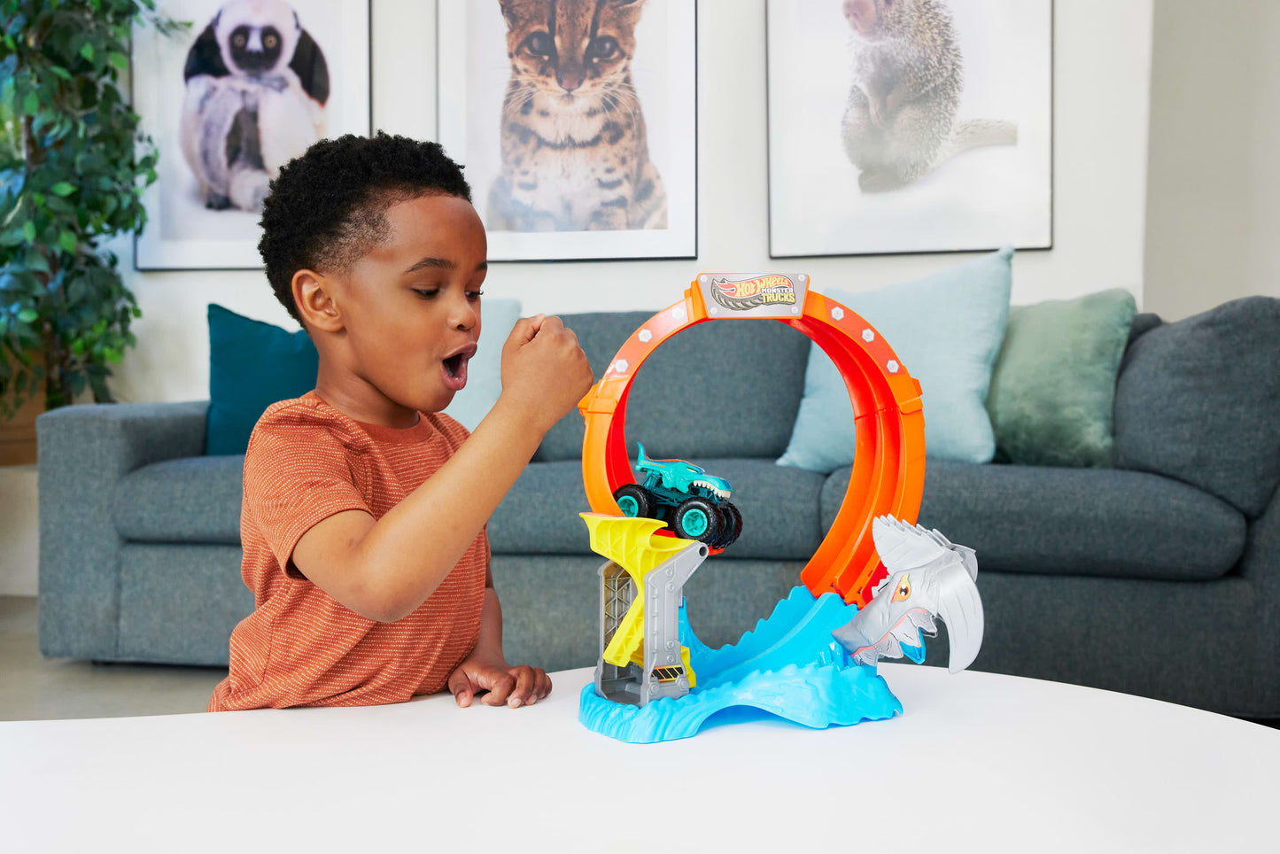 Hot Wheels Monster Trucks Spiral Shark Smash