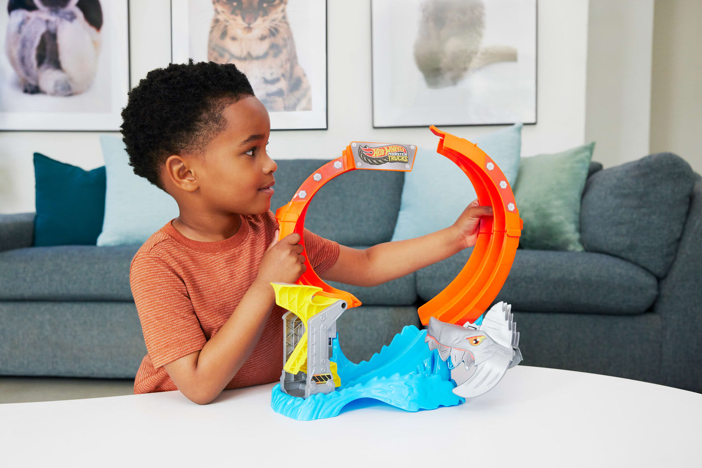 Hot Wheels Monster Trucks Spiral Shark Smash