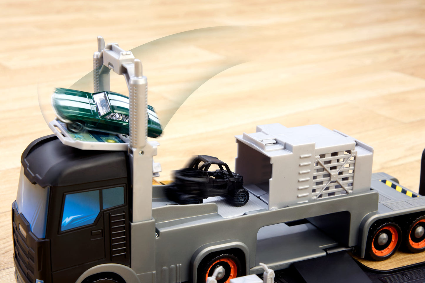 Matchbox Transforming Mobile Command, Large-Scale Vehicle with Helicopter & 2 Toy Cars from the Movie