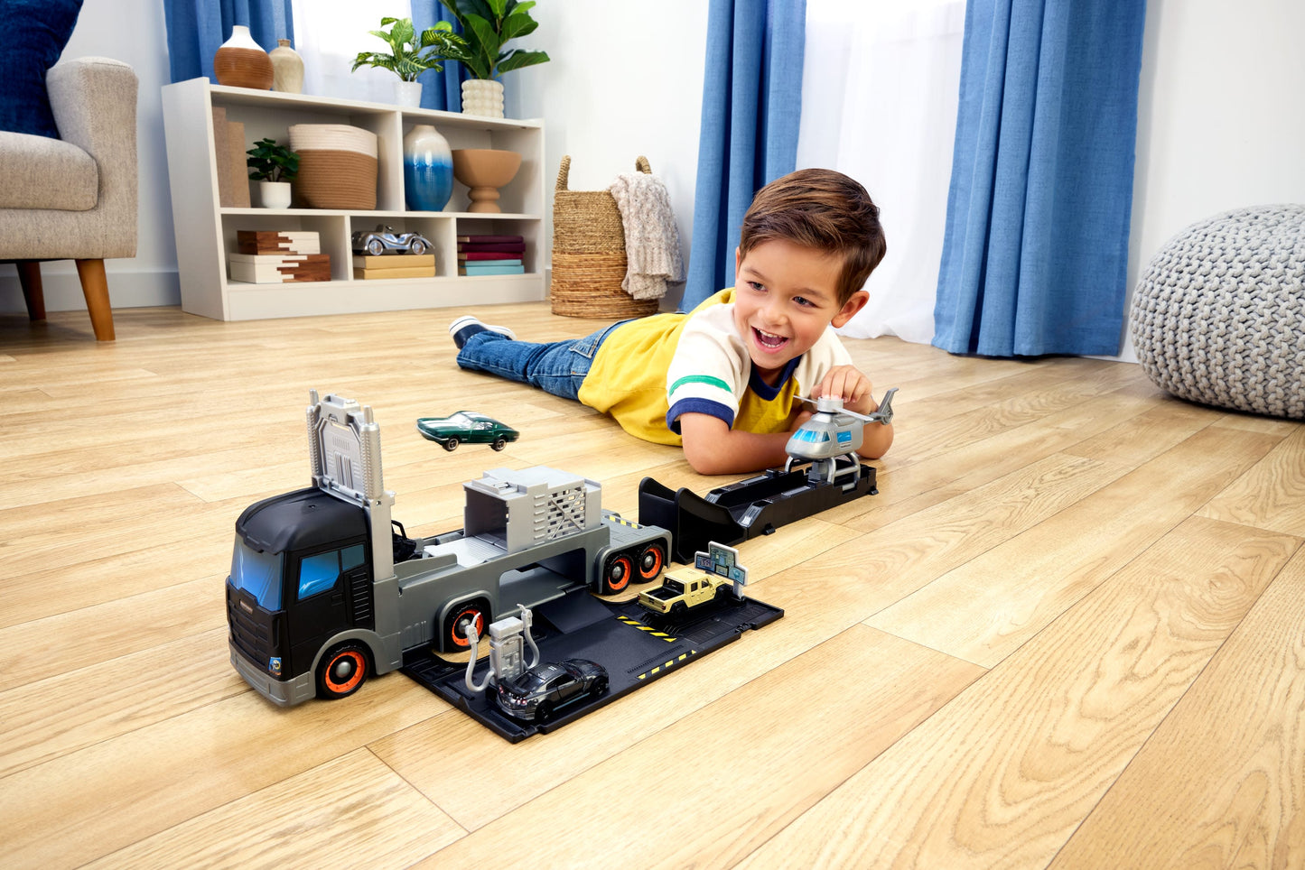 Matchbox Transforming Mobile Command, Large-Scale Vehicle with Helicopter & 2 Toy Cars from the Movie